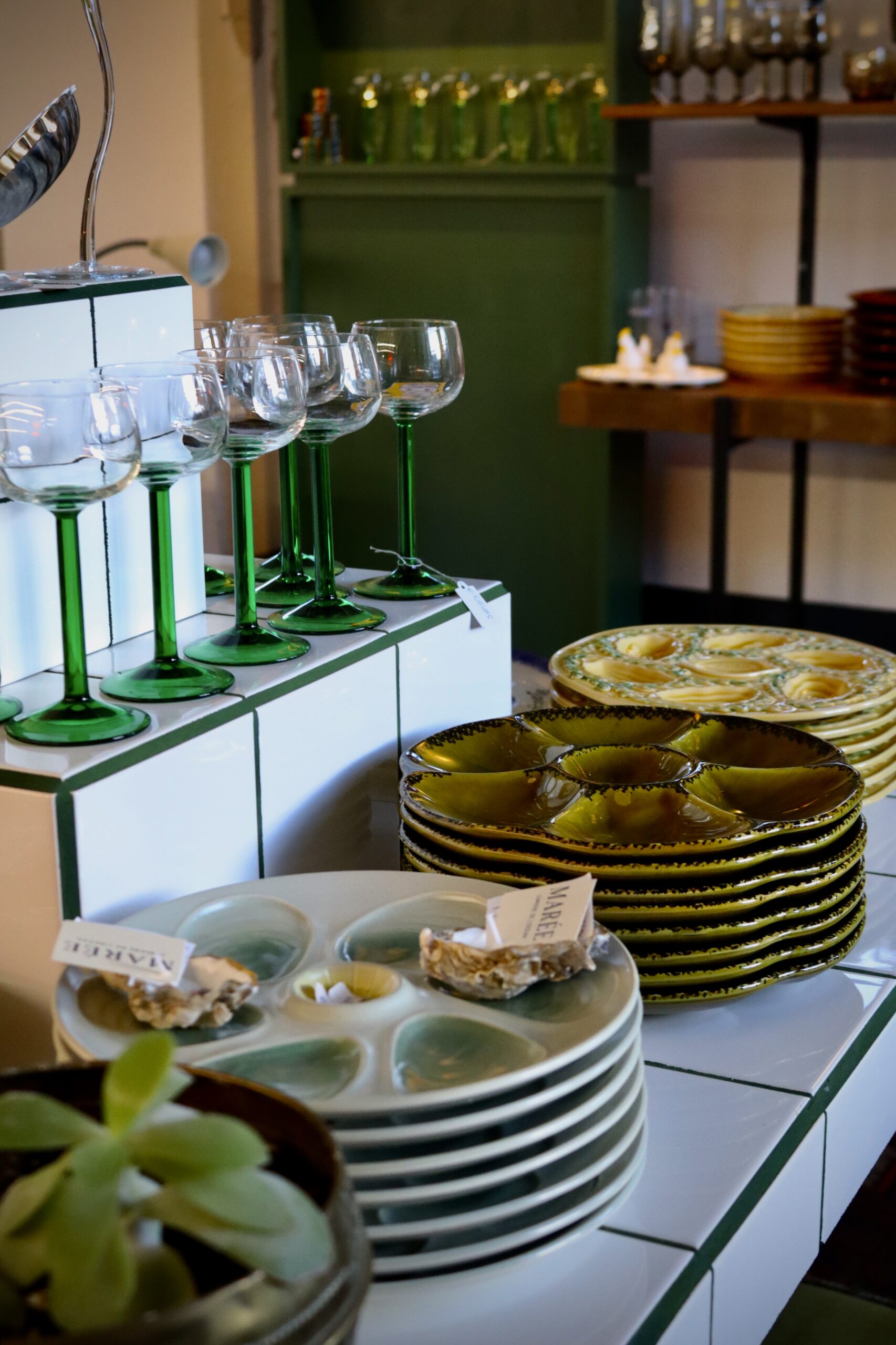 Elzas-glazen-en-oesterborden-vintage-woonwinkel