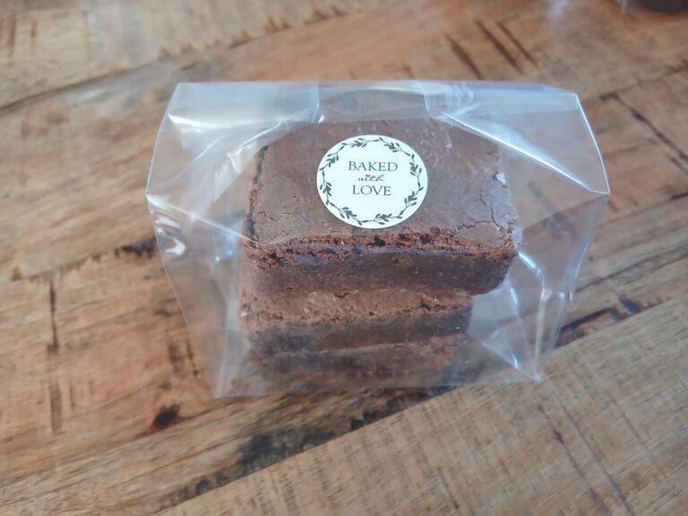 brownies-verpakt-met-sticker-backed-with-love